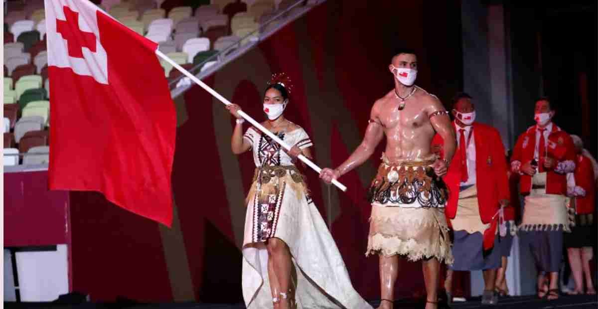 «កំពូល​បុរស» មកពី Tonga បង្ហាញ​សាច់ដុំ ក្នុង​ពិធី​បើក​ព្រឹត្តិការណ៍​កីឡា​អូឡាំពិក នៅ ជប៉ុន