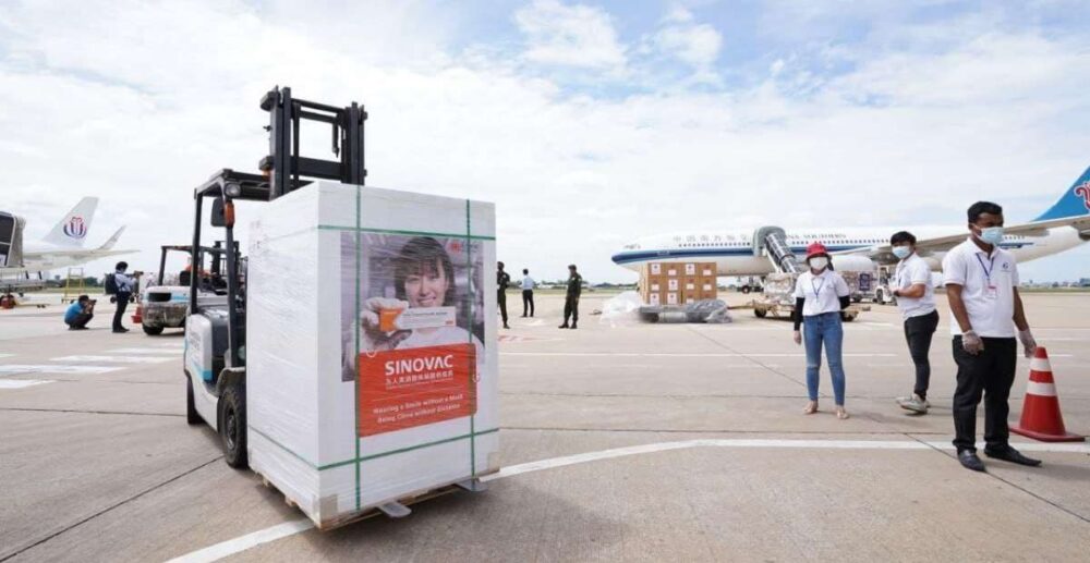 កម្ពុជា មាន​វ៉ាក់សាំង COVID-19 ជិត 19,000,000 ដូ​ស បន្ទាប់ពី​ទំនិញ 1 លាន​ដូ​ស បានមក​ដល់​នា​ព្រឹក​នេះ