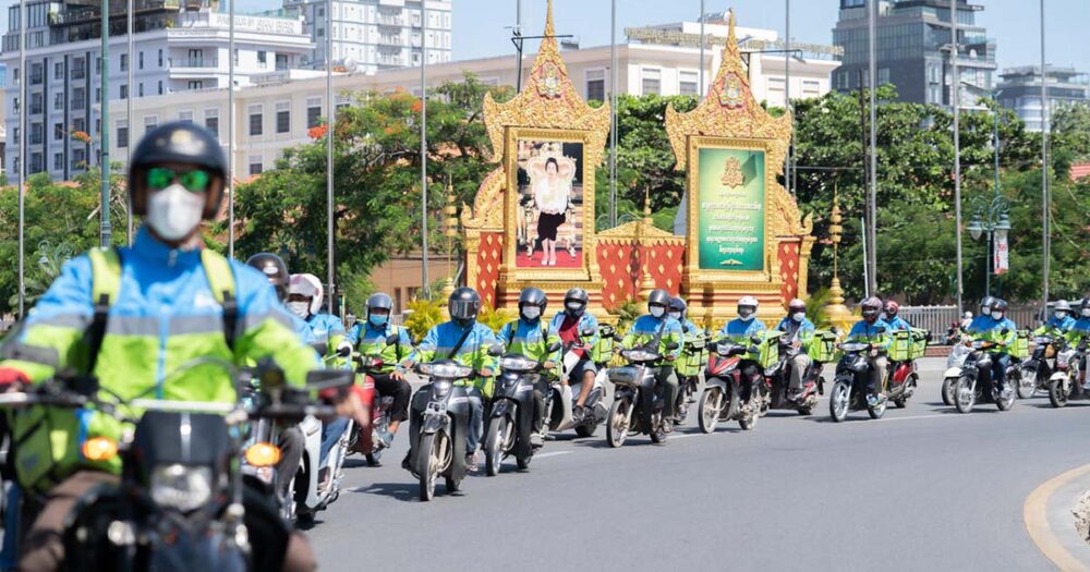 អ្នកឧកញ៉ា គិត ម៉េង ប្រើប្រាស់សេវាដឹកជញ្ជូនរបស់វីងម៉លយកអាហារ KFC ដោយឥតគិតថ្លៃជូនដល់សមាគមគ្រូពេទ្យស្ម័គ្រចិត្តយុវជនសម្តេចតេជោដើម្បីបង្ហាញពីការដឹងគុណ