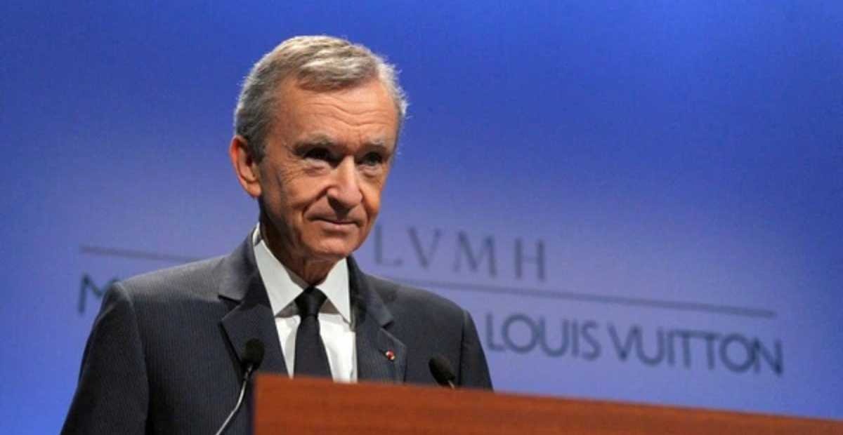 Bernard Arnault អ្នកមាន​ជាងគេ​បំផុត​ក្នុង​លោក៖ ក្ដោប​ក្ដាប់​យីហោល្បីៗរាប់សិប ខណៈ​ទ្រព្យ​ច្រើនជាង​ជិត​ទ្វេដង ធៀប​នឹង Warren Buffett