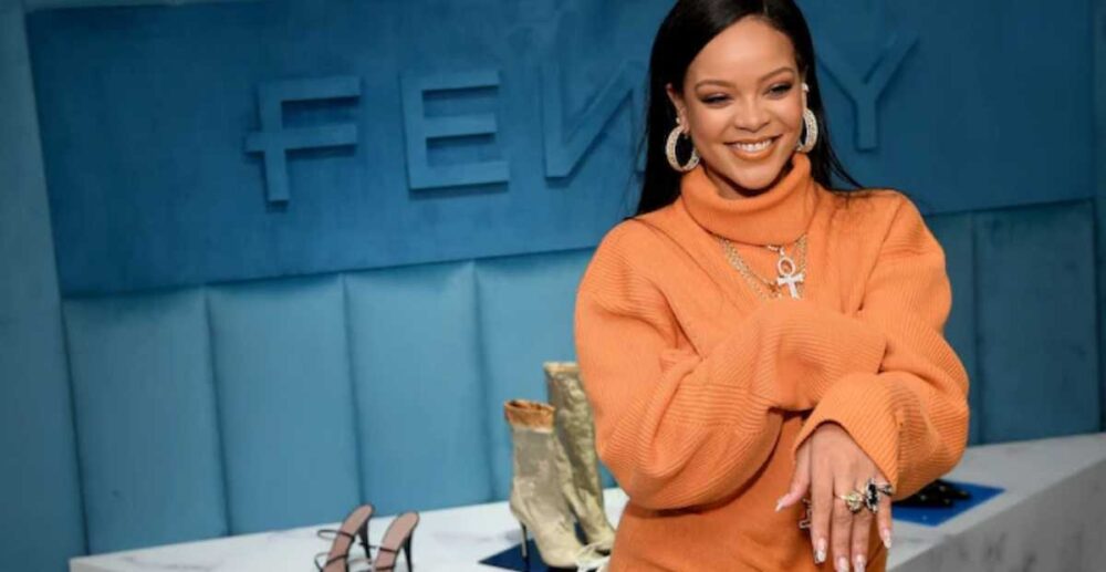 Rihanna ក្លាយជា​មហា​សេដ្ឋិនី​ជា​អ្នកចម្រៀង​ដំបូង​គេ​បង្អស់​ក្នុង​ពិភពលោក