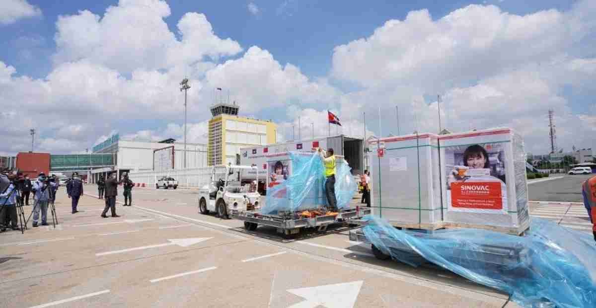 កម្ពុជា​ រក​បាន​វ៉ាក់សាំង​ 20 លាន​ដូស​រួច​ហើយ​ ខណៈ 3 លាន​ដូ​ស​ នឹង​ដឹក​មកដល់ កម្ពុជា នៅ​ព្រឹក​នេះ