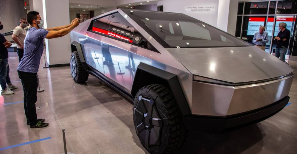 ធ្លាប់​ត្រូវ​រិះគន់ថា​អាក្រក់ ពេលនេះ Tesla Cybertruck ដំឡើង​មិនទាន់​ពេល​ឱ្យ​អតិថិជន