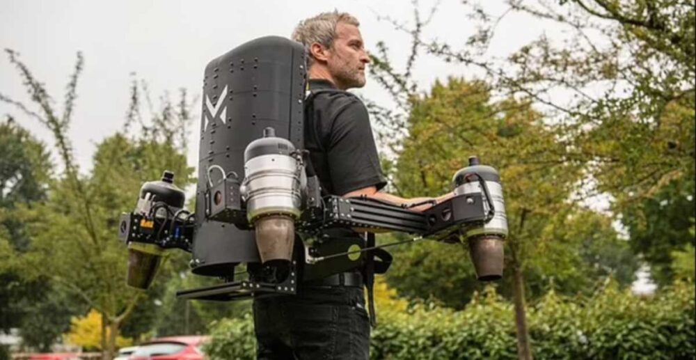 ឈុត​ហោះហើរដែល​ «មិន​ប្រើ​កម្លាំង​ដៃ» ដំបូងបង្អស់​ក្នុង​ពិភពលោក