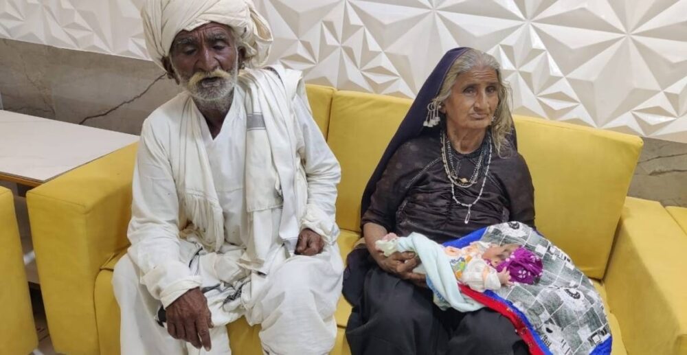 លោកយាយ​វ័យ 70 ឆ្នាំ​ម្នាក់ ទើបតែ​បាន​ឆ្លងទន្លេ​កូន​ដំបូង ក្រោយពី​បាន​ជួប​វេជ្ជបណ្ឌិត