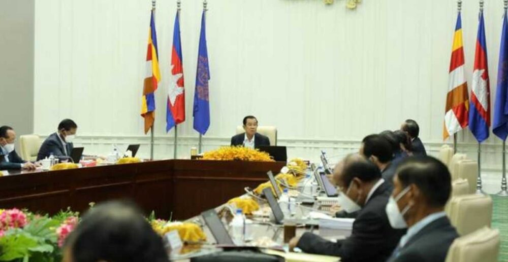 សម្ដេច ហ៊ុន សែន ស្នើឱ្យ​រៀប​​គោល​ការណ៍​​ឆ្លើយ​តប​ទៅកាន់ ប្រទេស​ថៃ ទាក់ទង​នឹង​ការអនុញ្ញាតឱ្យ​អ្នកដំណើរ​ចេញ-ចូល ដោយ​មិនបាច់​ធ្វើ​ច​ត្តា​ឡី​ស័ក