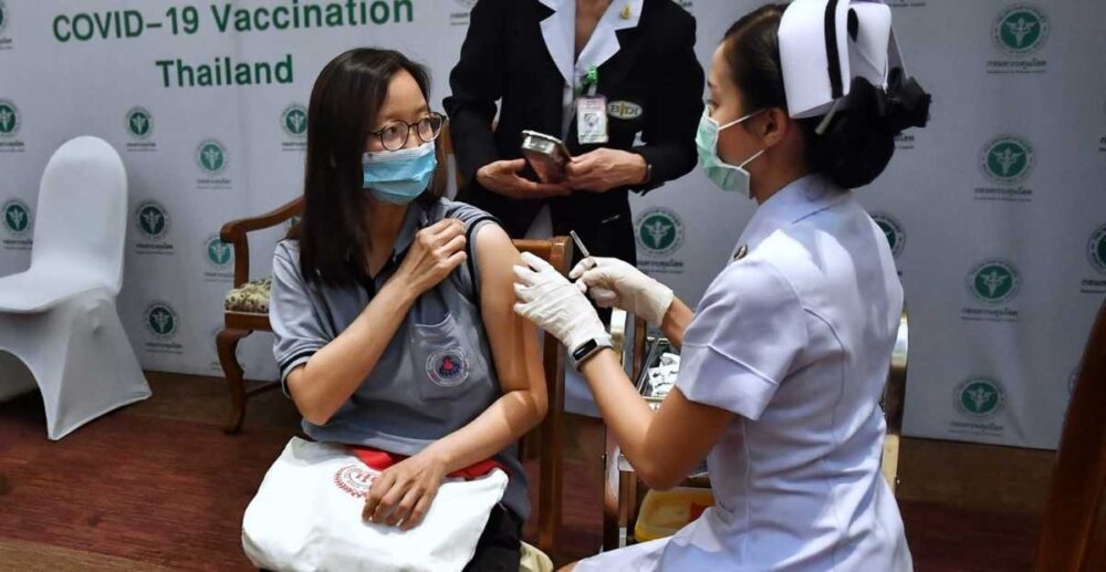 ពលរដ្ឋ​ខ្មែរ ដែល​កំពុង​រស់នៅ និង​ធ្វើការ​ក្នុង ប្រទេស​ថៃ អាច​ទទួលបាន​វ៉ាក់សាំង COVID-19 ពី កម្ពុជា នាពេលឆាប់ៗខាងមុខ