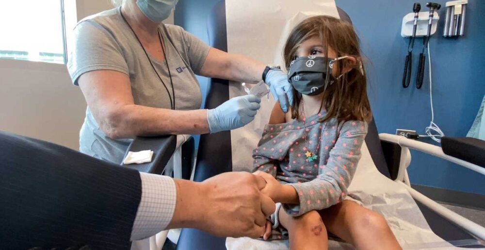 CDC របស់ អាម៉េរិក យល់ព្រម​ឱ្យ​ចាក់​វ៉ាក់សាំង COVID-19 របស់ Pfizer ដល់​កុមារ​អាយុ​ពី 5-11 ឆ្នាំ