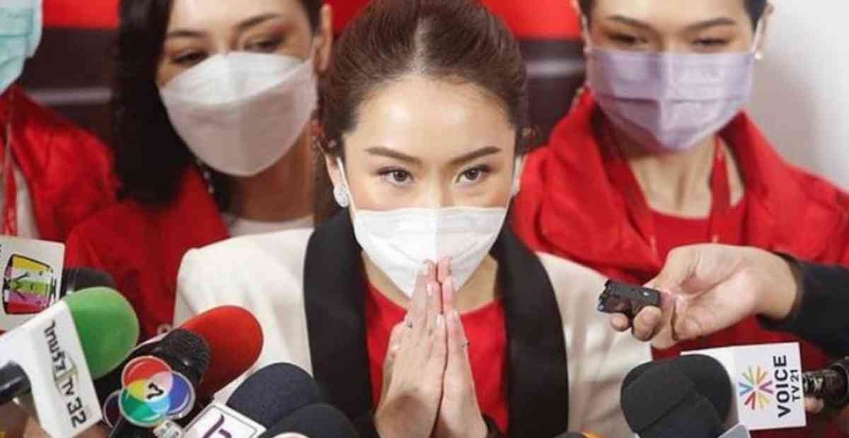 កូនស្រី​របស់ Thaksin បង្ហាញខ្លួន! នេះ​ជាស​ញ្ញា​ដំបូង​នៃ​ការវិល​ត្រលប់​របស់​ត្រកូល Shinawatra