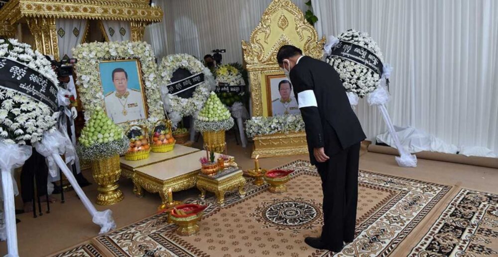 ប្រមុខ​រដ្ឋាភិបាល អញ្ជើញ​គោរព​វិញ្ញាណក្ខន្ធ​សព​ឯកឧត្តម​បណ្ឌិត ងួន ញ៉ិល អនុប្រធាន​ទី 1 នៃ​រដ្ឋសភា