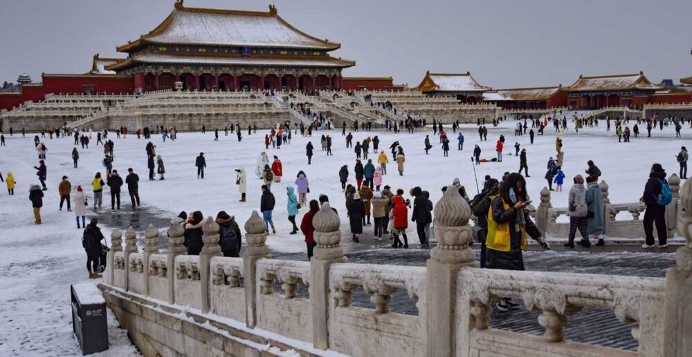 ព្រឹលធ្លាក់​ខ្លាំង​នៅ​ដើម​រដូវ ពលរដ្ឋ​នៅ​ទីក្រុង​ប៉េកាំង នាំគ្នា​ចេញ​គយគន់​​នៅ​តាម​ទីតាំង​ទេសចរណ៍​