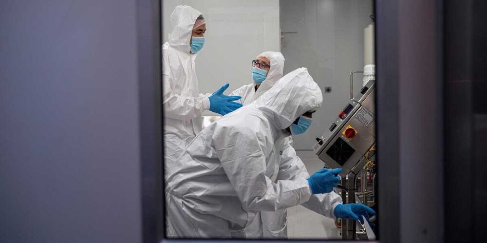 BioNTech ប្រកាសថា អាច​កែតម្រូវ​​វ៉ាក់សាំង​ប្រឆាំង​កូ​វីដ-១៩ ក្នុង​រយៈពេល ៦ សប្ដាហ៍​ ក្នុង​គ្រា​ដែល​​វ៉ារ្យ៉ង់ Omicron កំពុង​បង្ក​ការ​ព្រួយ​បារម្ភ​