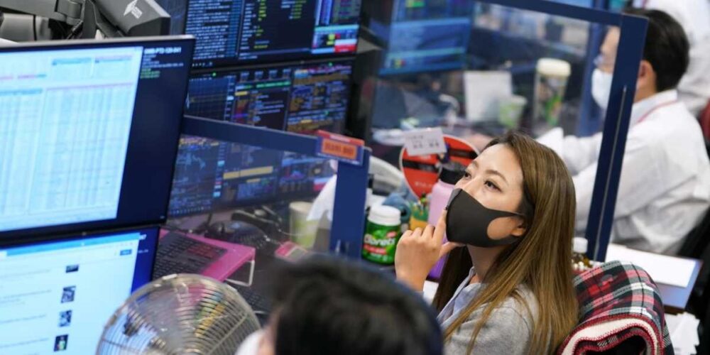 មូល​ប​ត្រ​អាស៊ី-ប៉ាស៊ីហ្វិក បន្ត​ធ្លាក់ចុះ ដោយសារតែ​កូ​វីដ-១៩ ប្រភេទ អូ​មី​ក្រុន (Omicron)