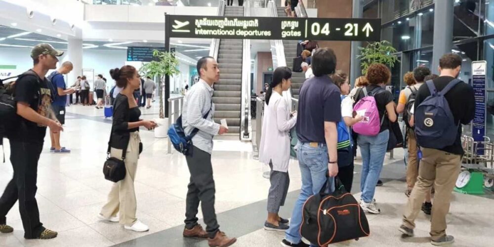 កម្ពុជា ហាមឃាត់​អ្នកដំណើរ​មកពី​ប្រទេស​ចំនួន ១០ នៅ ទ្វីបអាហ្វ្រិក