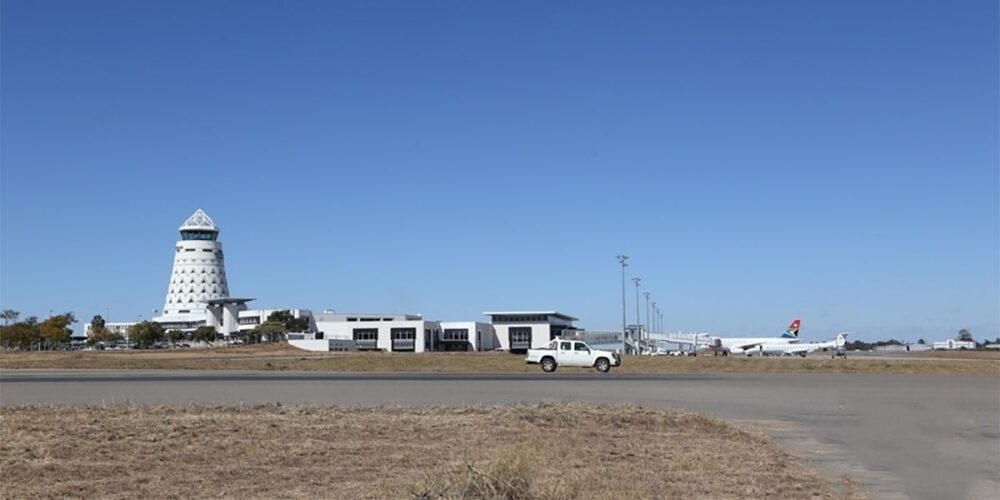 ព្រលានយន្តហោះ​ដែល​ដំណើរការ​ដោយ​មិនមាន​ប្រព័ន្ធ​រ៉ា​ដារ​គ្រប់គ្រង​ការហោះហើរ