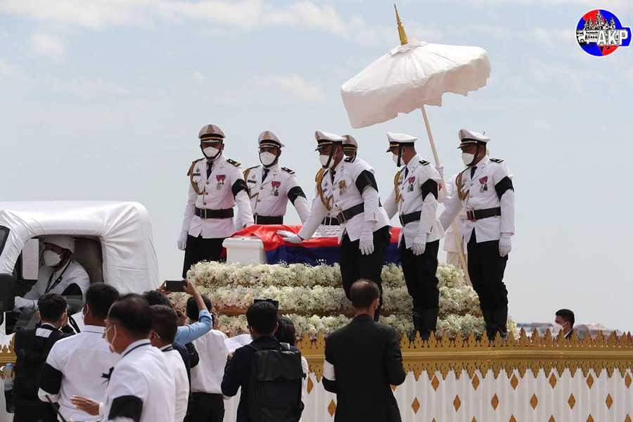 រដ្ឋបាល​រាជធានី​ភ្នំពេញ ជូនដំណឹង ពី​ការបញ្ចៀស​ចរាចរណ៍​យានយន្ត​គ្រប់​ប្រភេទ​ជា​បណ្ដោះអាសន្ន​ក្នុង​ព្រះរាជ​ពិធីបុណ្យ ព្រះ​សព​សម្ដេចក្រុមព្រះ ន​រោ​ត្ដម រណឫទ្ធិ