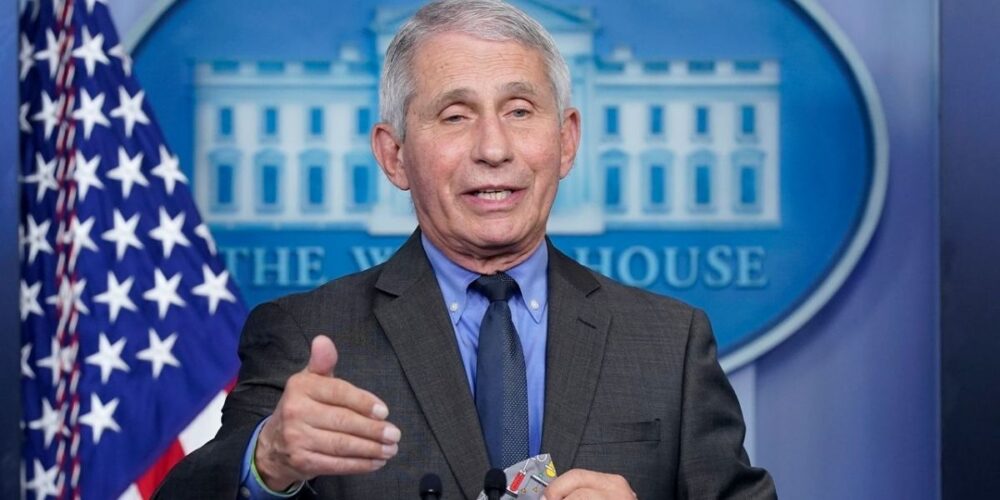 ទីប្រឹក្សា​របស់ ​សេត​វិមាន ថ្លែង​ថា អូ​មី​ក្រុង (Omicron) «ទំនងជា​​មិន​​ធ្ងន់​ធ្ងរ​​ជាង​ ដេ​លតា (Delta)»