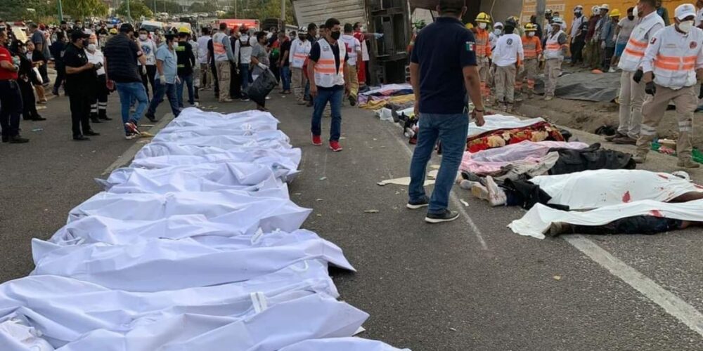 (វីដេអូ)-ជន​ចំណាកស្រុក ៤៩ នាក់ បាន​ស្លាប់ ដោយសារ​ក្រឡាប់​ឡាន ពេល​កំពុង​ឆ្ពោះ​ទៅកាន់​ព្រំដែន​​ សហរដ្ឋ​អាម៉េរិក