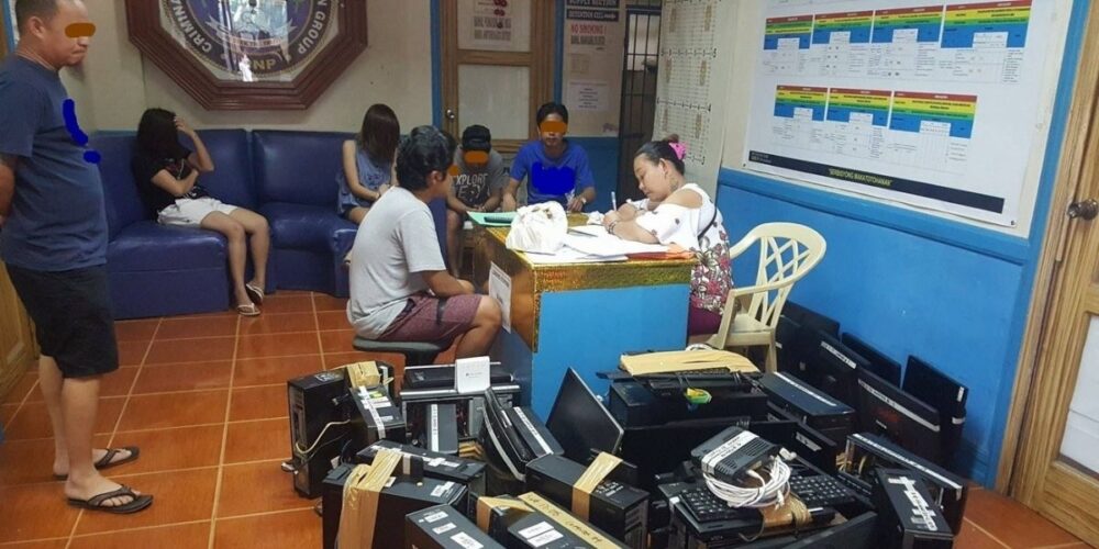 ហ្វ៊ី​លី​ពី​ន ចាប់ខ្លួន​ជនជាតិ​វៀតណាម ៣៧ នាក់ ពាក់ព័ន្ធ​នឹង​បទល្មើស​ លួច​បន្លំ​ឯកសារ