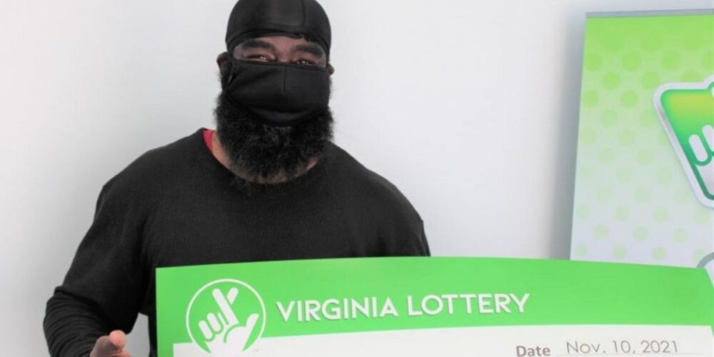 កម្មករ​ម្នាក់ ប៊ិះ​បោះចោល​សន្លឹកឆ្នោត​ដែល​ត្រូវ​រង្វាន់​ជិត ៤០០,០០០ ដុល្លារ​អាម៉េរិក