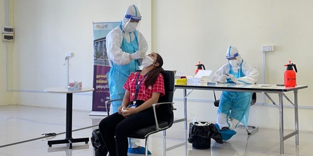 កម្ពុជា​ រកឃើញអ្នកឆ្លងថ្មី ៥ នាក់ទៀត ក្នុង​នោះ​មាន​ ២ នាក់ ជា​ករណី​ អូមីក្រុង