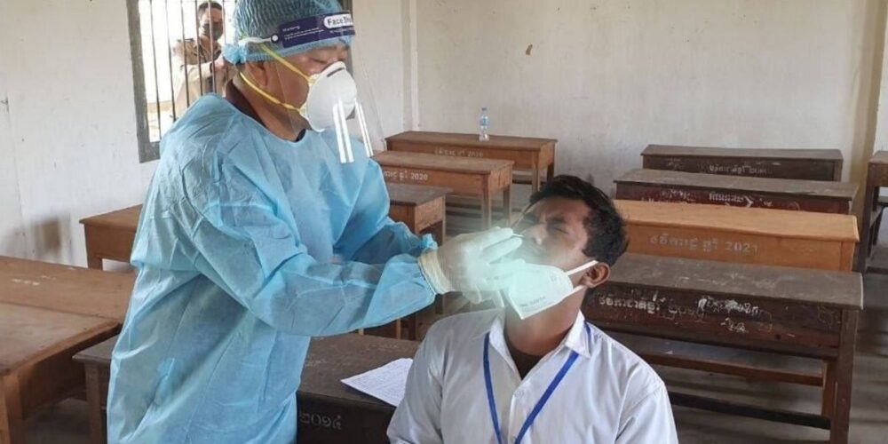 កម្ពុជា​ រកឃើញអ្នកឆ្លង​​ កូវីដ-១៩ ចំនួន​ ៤ នាក់ទៀត ក្នុង​នោះ​មាន​ម្នាក់​ជា​ករណី អូមីក្រុង​