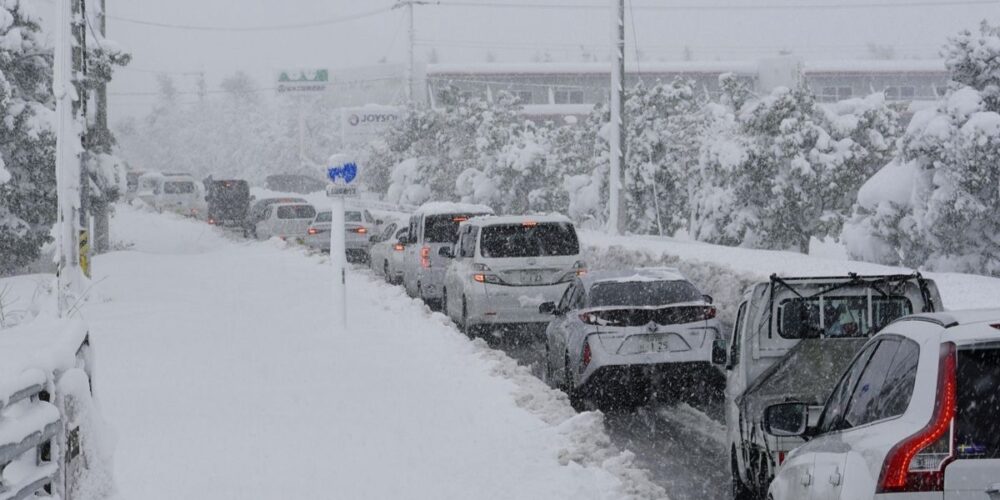 ព្រឹល​ធ្លាក់​យ៉ាង​ក្រាស់​មិន​ធ្លាប់មាន គ្រប​ដណ្ដប់​ពាសពេញ​ផ្ទៃ​ប្រទេស​នៅ សហរដ្ឋ​អាម៉េរិក និង​ជប៉ុន