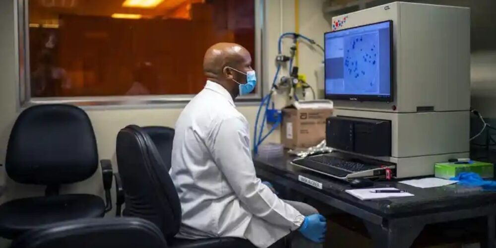 អាហ្វ្រិក​ខាងត្បូង ប្រកាសថា បាន​ឆ្លង​ផុត​ដំណាក់កាល​កំពូល​នៃ​ការ​រាតត្បាត​របស់ អូ​មី​ក្រុង!