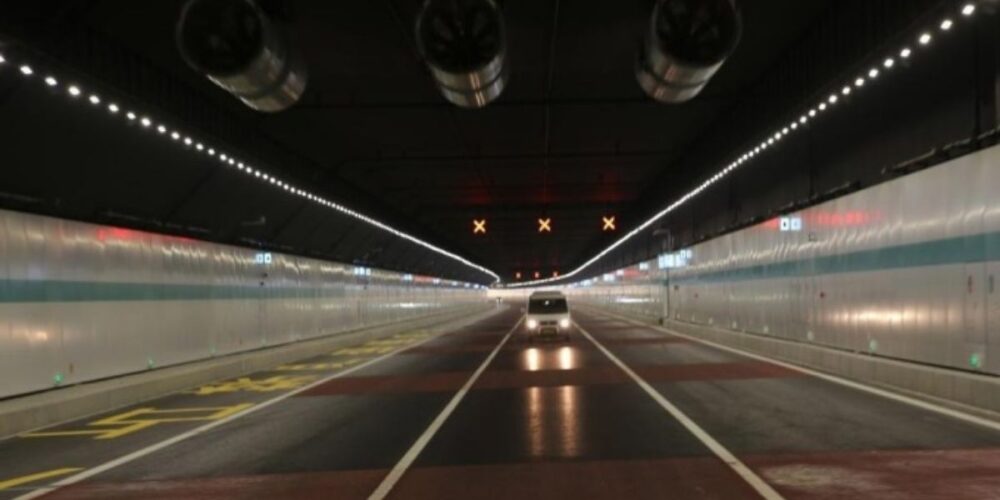 អាជ្ញាធរ​ចិន សម្ពោធ​ដាក់ឱ្យ​ប្រើ​ប្រាស់​​ផ្លូវ​ល្បឿន​លឿន​ក្រោម​ទឹក​វែង​ជាងគេ​ប្រចាំ​ប្រទេស