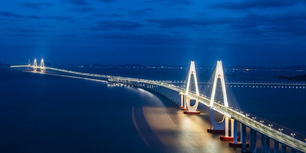 (វីដេអូ)-ស្ពាន​ឆ្លង​សមុទ្រ​ប្រវែង ២៥ គីឡូម៉ែត្រ សាងសង់​រួចរាល់ ដោយ​ប្រើពេល ៤ ឆ្នាំ