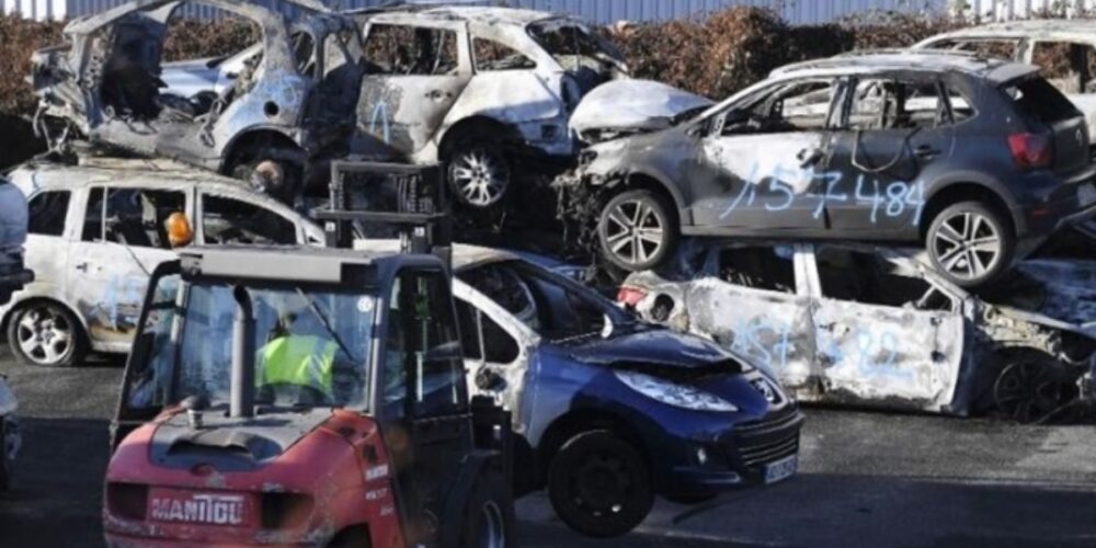 រថយន្ត​ជិត ១,០០០ គ្រឿង ត្រូវបាន​ដុតបំផ្លាញ​នៅក្នុង​រាត្រី​ឆ្លង​ឆ្នាំ នៅ​ប្រទេស បារាំង