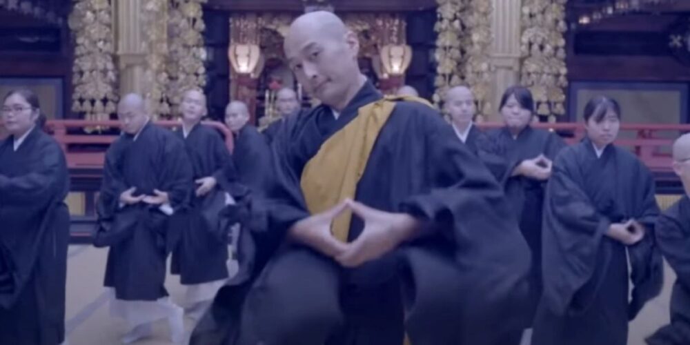 (វីដេអូ)-សង្ឃ​ច្រើន​អង្គ «រាំរែក​តាម​ចង្វាក់ភ្លេង​ញាក់​កន្ត្រាក់​អារម្មណ៍» ដើម្បី​លើកទឹកចិត្ត​សិស្ស និស្សិត