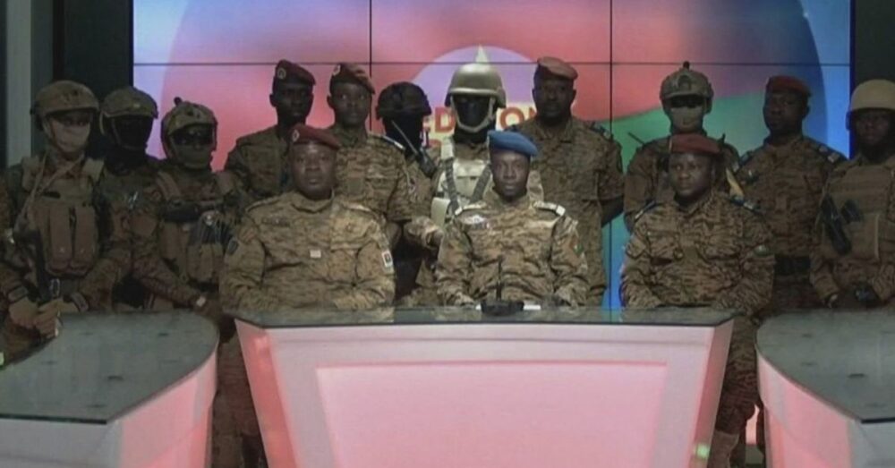 ប្រធានាធិបតី​របស់ បួគីណា ហ្វាសូ ត្រូវ​វរសេនីយ៍ទោ​ការពារ​រដ្ឋធានី ធ្វើ​រដ្ឋប្រហារ​ទម្លាក់​ពី​អំណាច