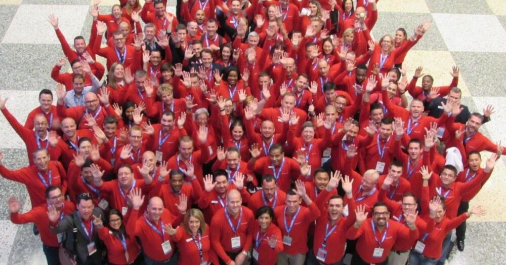 ធនាគារ​មួយ ផ្ដល់​រង្វាន់​ជា​ភាគហ៊ុន​តម្លៃ ១ពាន់​លាន​ដុល្លារ ដល់​បុគ្គលិក