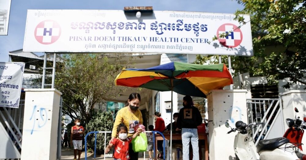 ទិដ្ឋភាព​រួម​នៃ​យុទ្ធនា​ការចាក់​វ៉ាក់សាំង​បង្ការ កូ​វីដ-១៩ ជូន​កុមារ​អាយុ​ពី ៣ ដល់ ៥ ឆ្នាំ នៅ​មណ្ឌល​សុខភាព​ផ្សារ​ដើមថ្កូវ