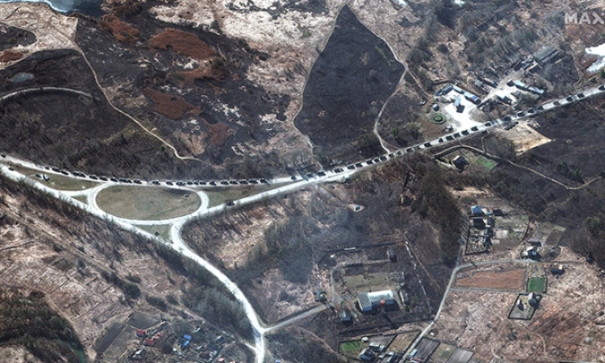 ក្បួន​រថយន្តយោធា​ប្រវែង​ប្រហែល​ ៦៤ គីឡូម៉ែត្រ របស់ រុស្ស៊ី កំពុង​ចូលមក​កៀក​រដ្ឋធានី​របស់ អ៊ុយ​ក្រែ​ន