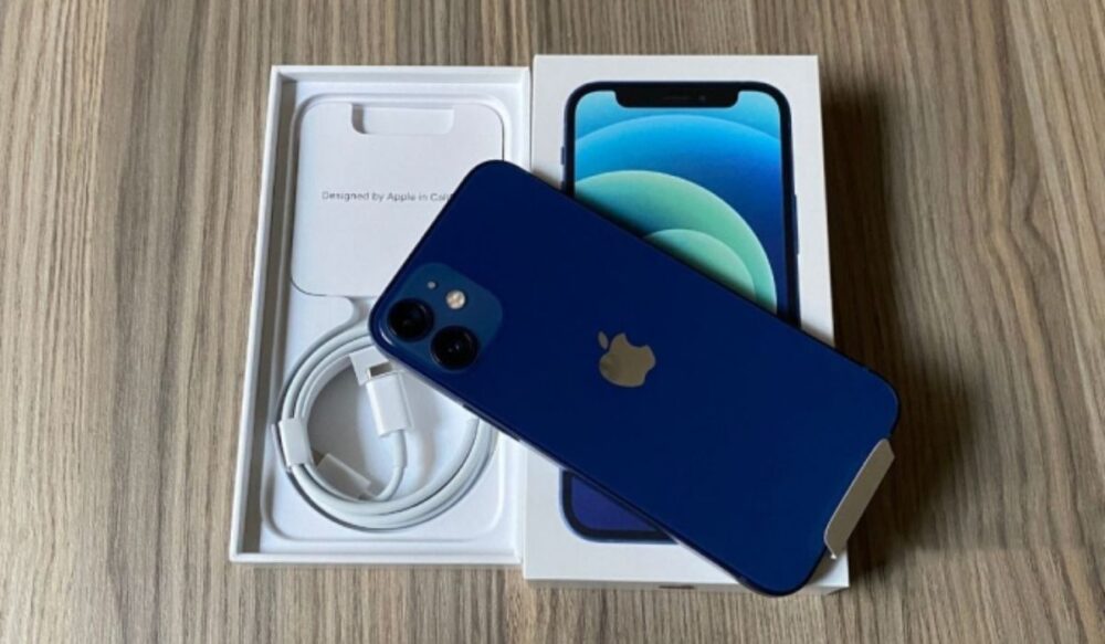 Apple សំច័យ​ប្រា​ក់បាន​រាប់ពាន់​លាន​ដុល្លារ ដោយសារ​បោះបង់​ឆ្នាំង​សាក​ថ្ម និង​កាស​របស់ iPhone