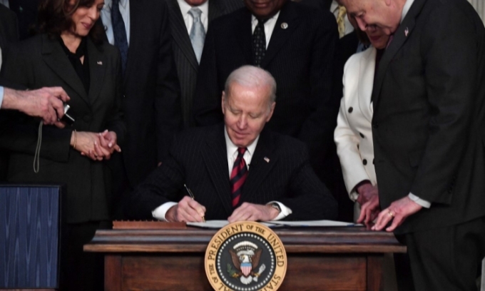 ប្រធានាធិបតី​អាម៉េរិក អនុម័ត​ថវិកា​ជំនួយ​ជាង ១ ម៉ឺន​លាន​ដុល្លារ ដល់ អ៊ុយ​ក្រែ​ន