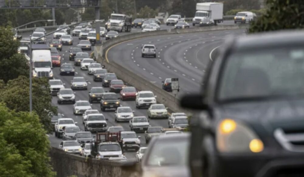 អង្គការ​ថាមពល​អន្ត​រ​ជាតិ ផ្ដល់​អនុសាសន៍​សម្រាប់​ទប់​ទល់នឹង​ស្ថានការណ៍​ប្រេង​ឡើងថ្លៃ៖ ចូរ​ធ្វើការ​ពី​ផ្ទះ និង​បើកបរ​យឺត​ជាង​មុន ដើម្បី​សំច័យ​ប្រេងសាំង