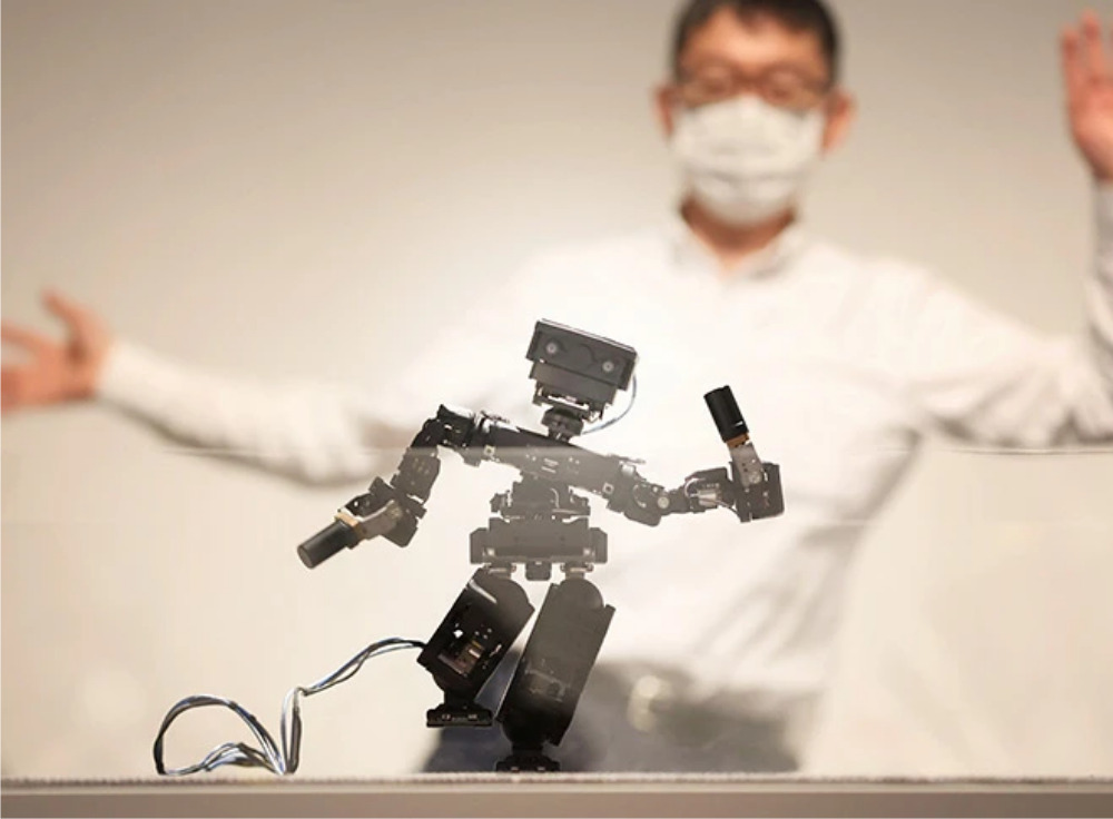 (វីដេអូ)-រ៉ូ​បូត​នេះ អាចធ្វើ​ត្រាប់​តាម​គ្រប់​កាយវិការ​ស្មុគស្មាញ​របស់​មនុស្ស