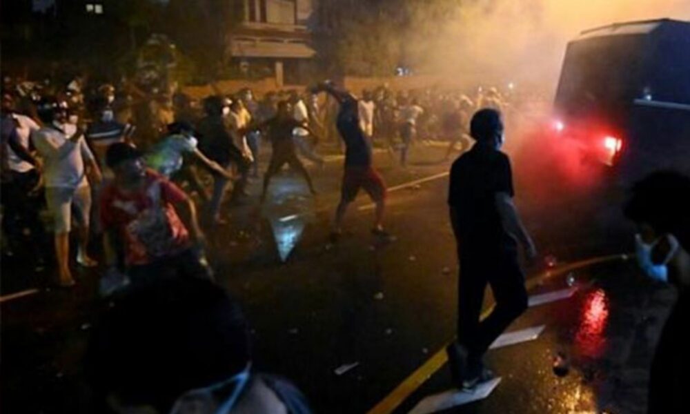 បាតុករ​រាប់រយ​នាក់​នៅ ស្រីលង្កា វាយប្រហារ​វិមាន​ប្រធានាធិបតី