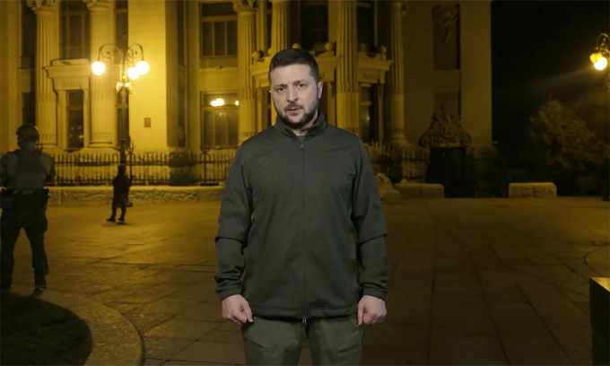 ប្រធានាធិបតី​អ៊ុយ​ក្រែ​ន កាត់​តំណែង​មន្ត្រី​សន្តិសុខ​ពីររូប ដែល​លោក​​ហៅ​ថា ​«មន្ត្រី​ក្បត់»