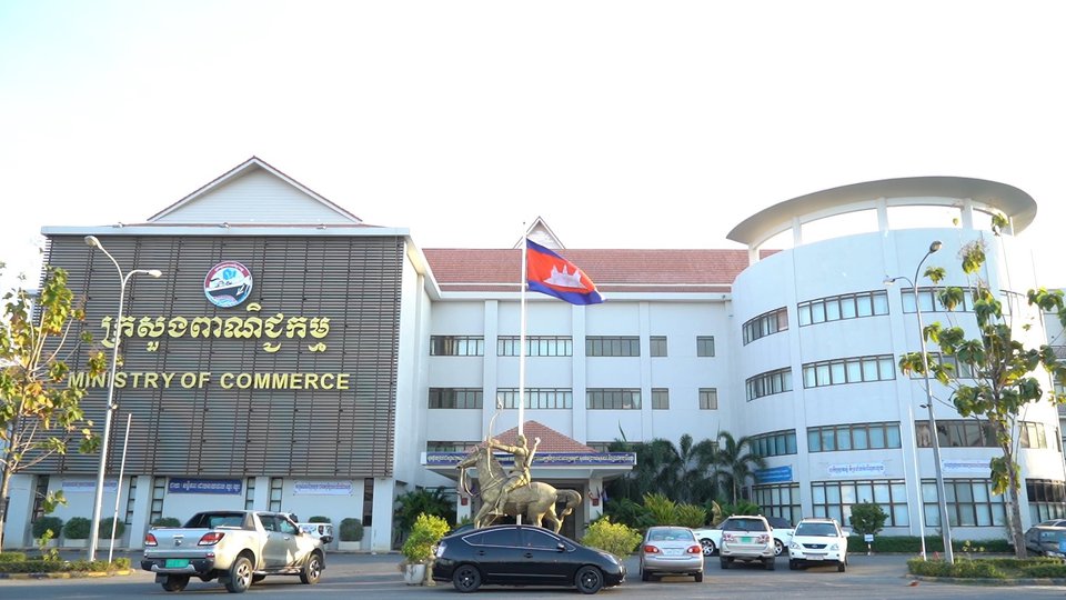 ក្រសួង​ពាណិជ្ជកម្ម ប្រកាស​អំពី​តម្លៃលក់រាយប្រេងឥន្ធនៈ​ ចាប់​ពី​ថ្ងៃទី ១ ដល់ទី ១០ ខែ​មេសា​ ២០២២