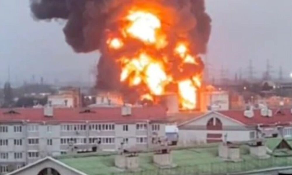 (វីដេអូ)-ទ័ព​អាកាស​របស់​ អ៊ុយ​ក្រែ​ន ទំនង​ជា​បាន​ចូល​ «វាយប្រហារ​សំដៅ​ឃ្លាំង​ប្រេង​ក្នុង​ទឹកដី​រុស្ស៊ី»