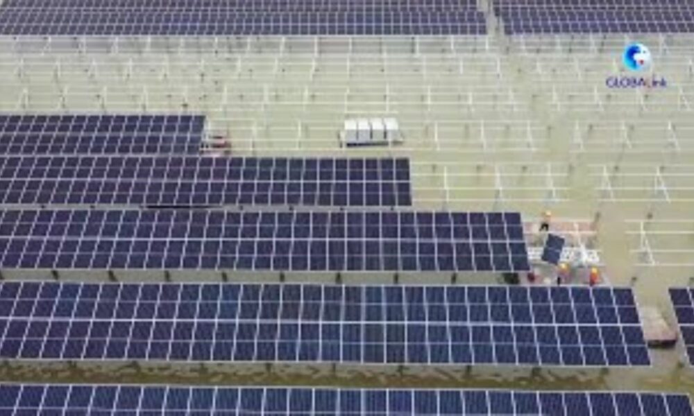 (វីដេអូ)-គម្រោង​​ផលិត​​អគ្គិសនី​​ដើរ​​ដោយ​​ថាមពល​ព្រះ​អាទិត្យ​ និង​​ជំនោរ​-​លំនាច​​ទឹក​សមុទ្រ ​ដំបូង​​គេ​​បង្អស់​​​នៅ ​ប្រទេស​​ចិន