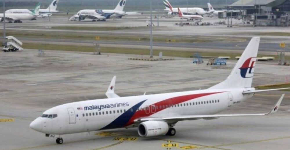 អ្នកដំណើរ​ក្នុង​យន្តហោះ​​ស្រែក​​ទ្រហោ​យំ ​ពេល​ Boeing​ ៧៣៧-​៨០០​ មុជ​​ក្បាល​​ចុះ​ភ្លាមៗ