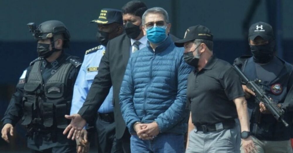 អតីត​ប្រធានាធិបតី​ របស់ ហុង​ឌូ​រ៉ា​ស ត្រូវបាន​នាំខ្លួន​ទៅកាត់​ទោស​នៅ​ សហរដ្ឋ​អាម៉េរិក