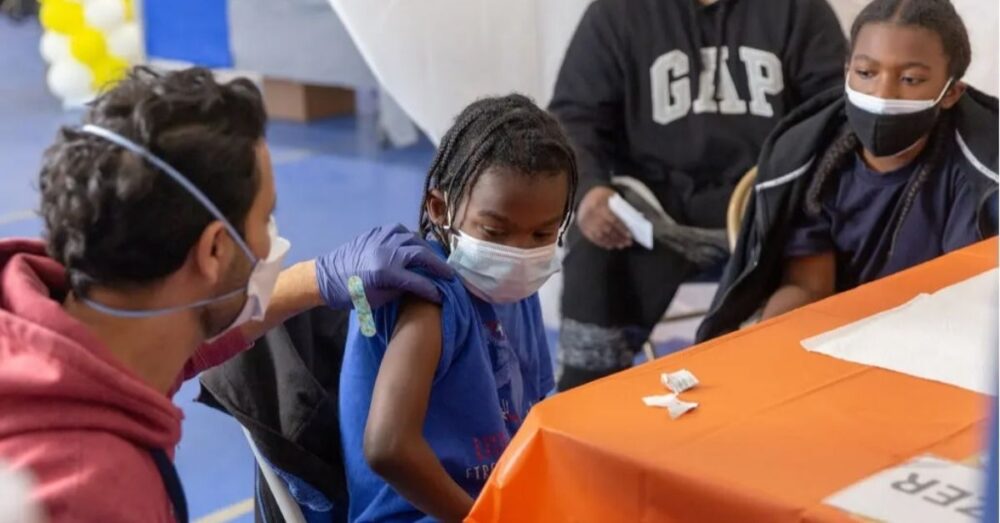 កុមារ​អាយុ​ពី ៥ ដល់ ១១ ឆ្នាំ មិនទាន់​ចាក់​វ៉ាក់សាំង អាចមាន​ជំងឺ​ធ្ងន់ធ្ងរ​បើសិន​វិជ្ជមាន​នឹង​កូ​វីដ-១៩ ប្រភេទ​អូ​មី​ក្រុង