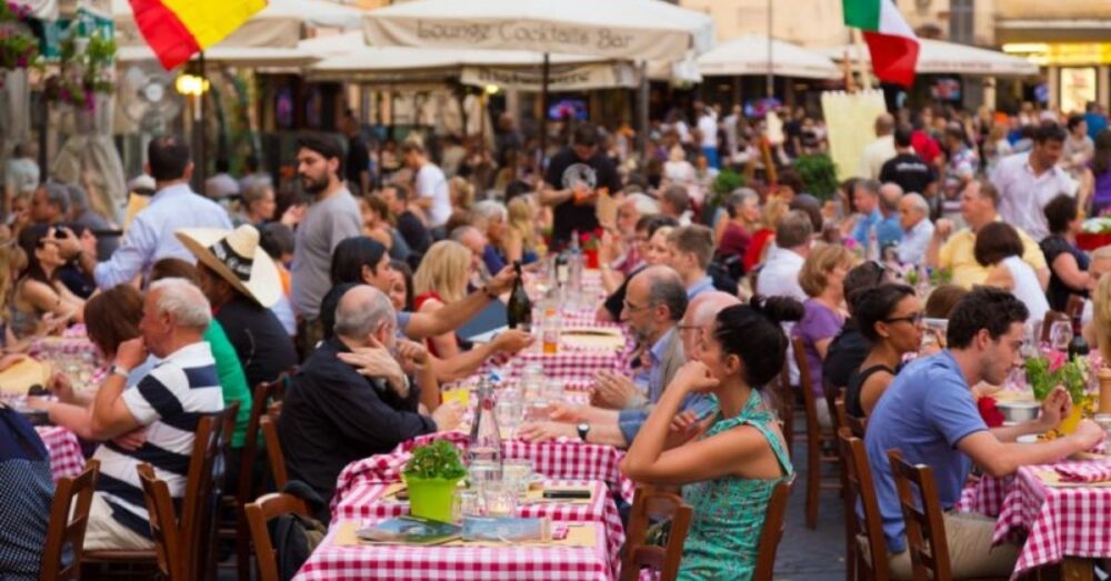 អ៊ីតាលី ដកហូត​វិធានការ​ទប់ស្កាត់​កូ​វីដ-១៩ ស្ទើរតែ​ទាំងស្រុង