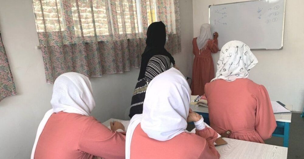 ខាងក្នុង «ថ្នាក់រៀន​លួចលាក់» មួយកន្លែង សម្រាប់​សិស្ស​នារី​នៅ អា​ហ្វ​ហ្គា​នី​ស្ថាន